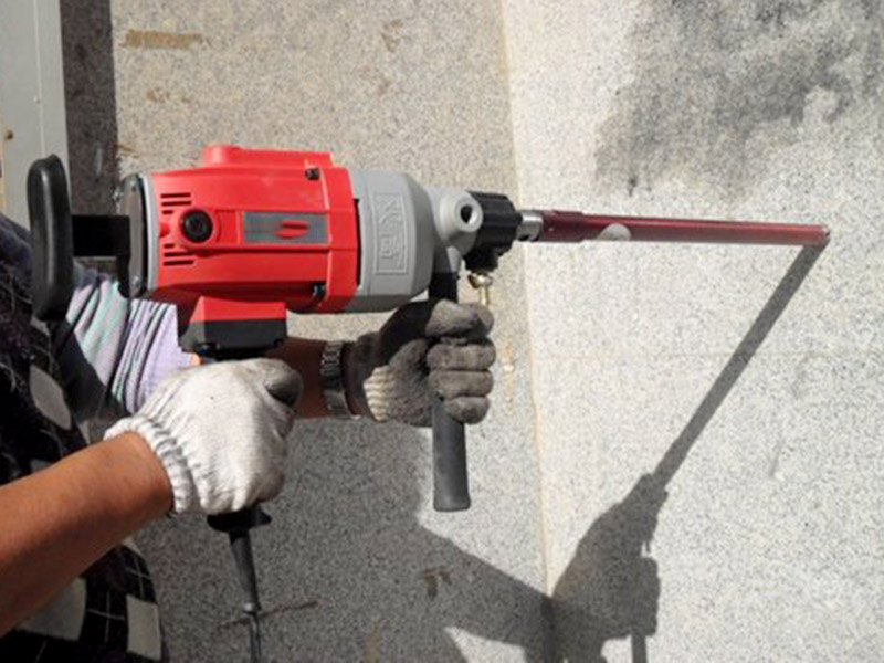 買個鉆孔機鉆孔怎么樣？非常有必要