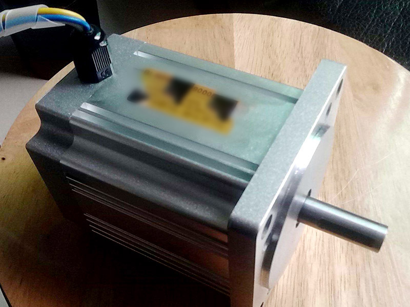 鉆孔機(jī)怎么啟動(dòng)電機(jī)和變頻器？